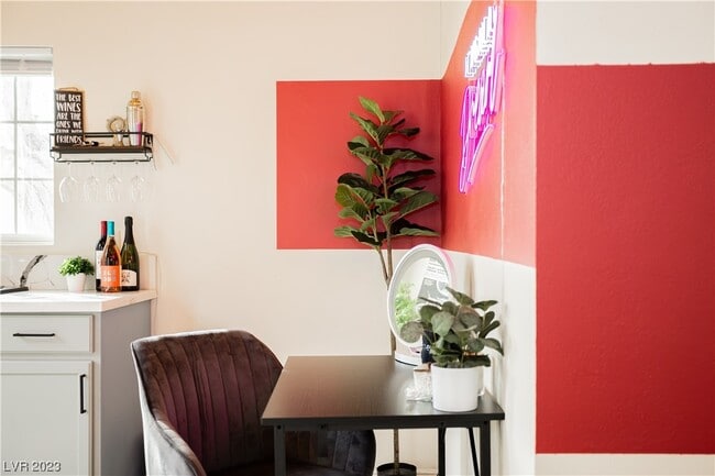 Building Photo - 2205 Santa Paula Dr