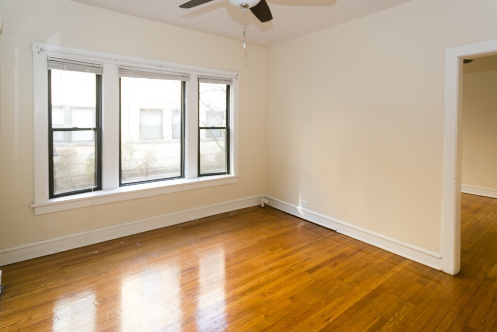 Building Photo - 700 W Cornelia Ave