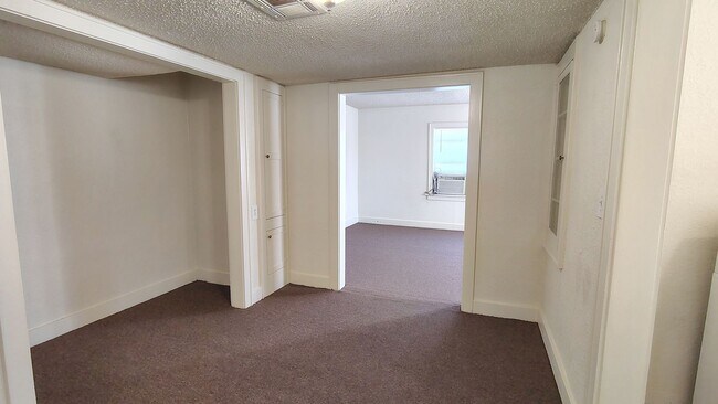 Building Photo - 1 Bed in the Paseo District