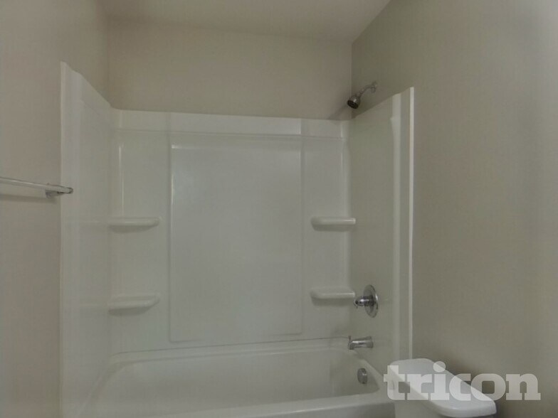 Building Photo - 415 Merus Dr