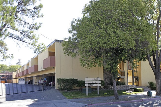 Primary Photo - Esplande Apartments