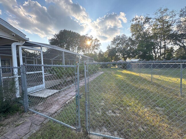 Building Photo - Beautiful Pool Home In Great Location!
