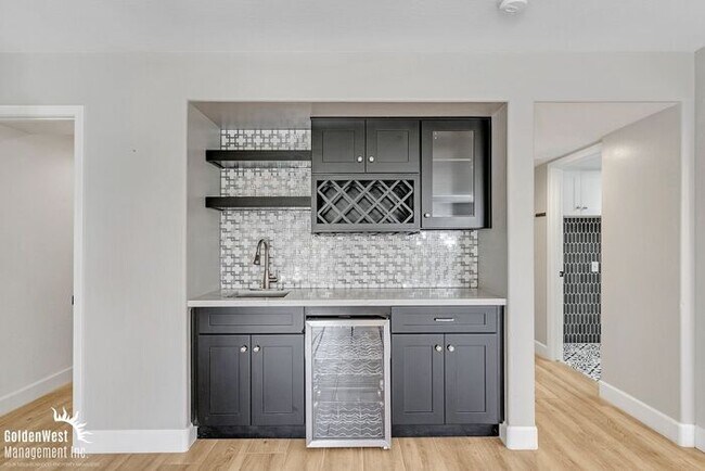 Building Photo - Modern 3bdm 3ba Home with Stylish Upgrades