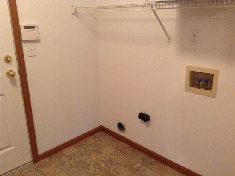Building Photo - 6324 Blakeview Dr
