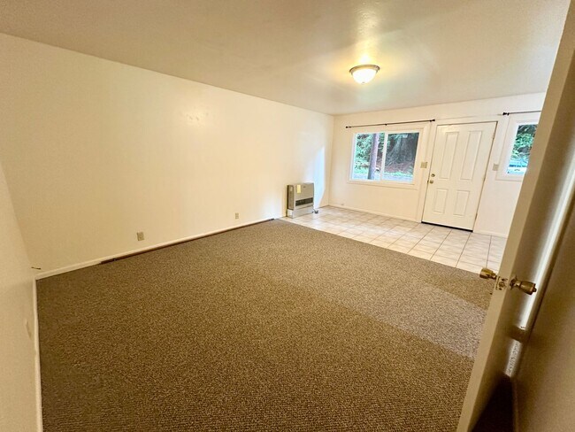 Building Photo - Spacious 4-Bedroom Home with Bonus Room in...