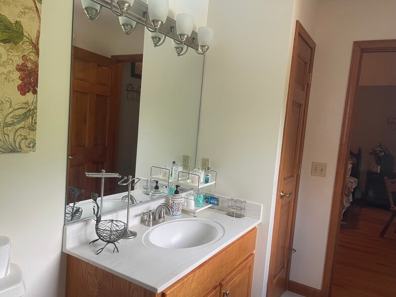 Building Photo - 7598 Ashlind Cir