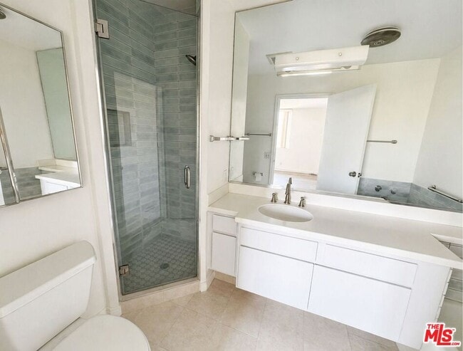 Building Photo - 100 S Doheny Dr