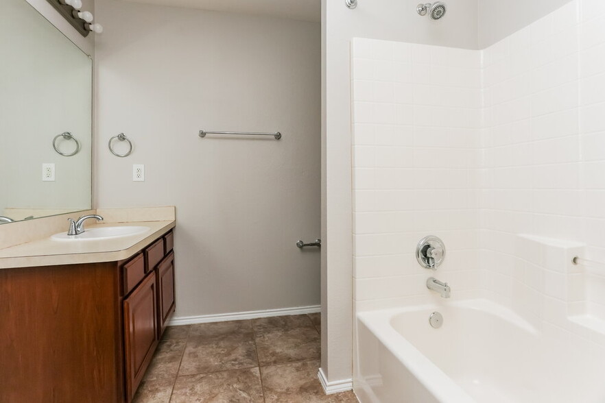 Building Photo - 9715 Checota Dr
