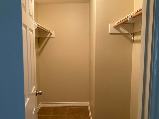 Building Photo - 1014 Ranchway Dr