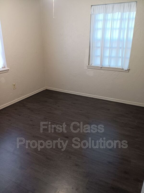 Building Photo - 3808 SE 15th St