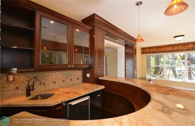 Building Photo - 447 Coral Way