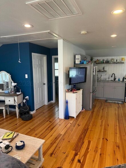 Building Photo - 1710 S Polk St