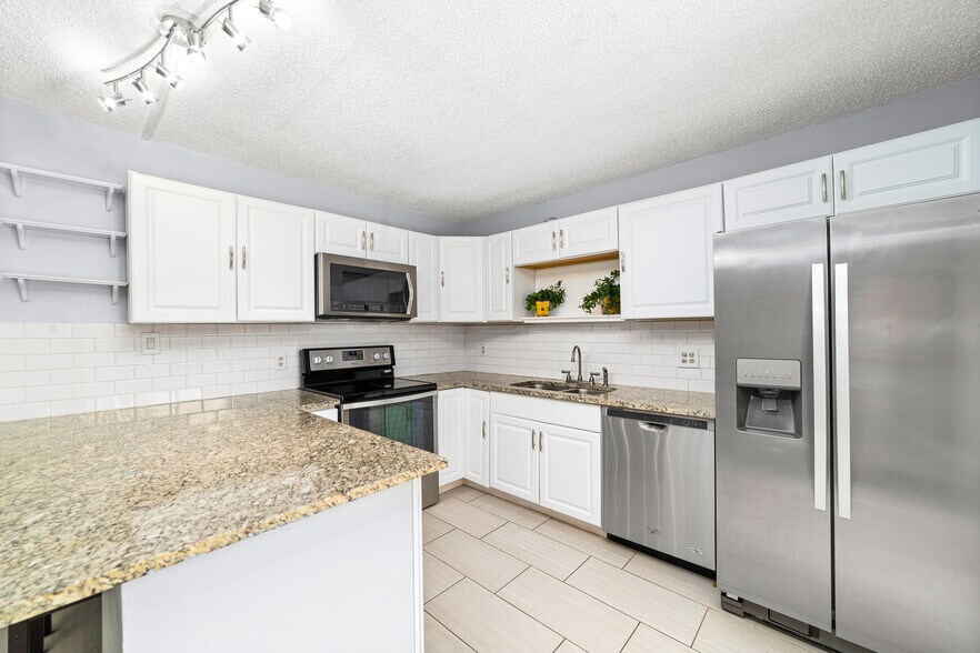 Primary Photo - 3425 San Bernadino Dr