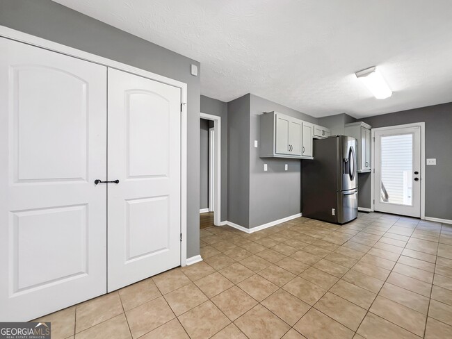 Building Photo - 410 Invector Ct