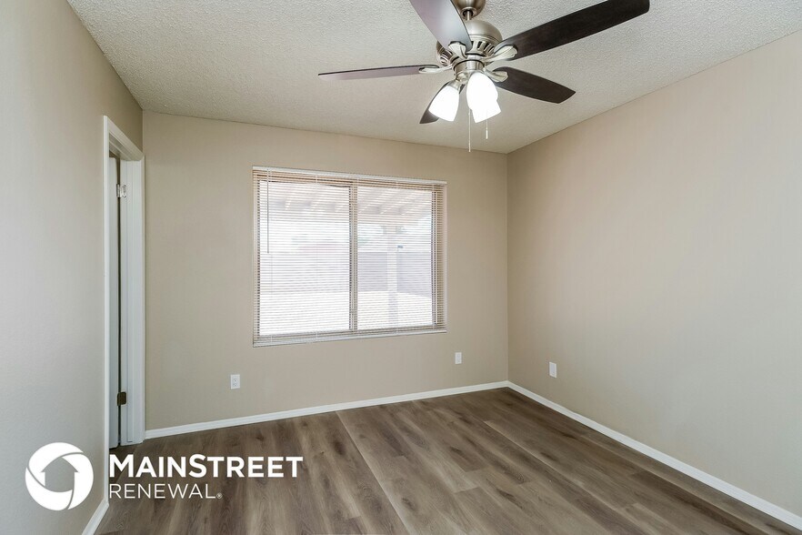 Building Photo - 2249 E Gable Ave