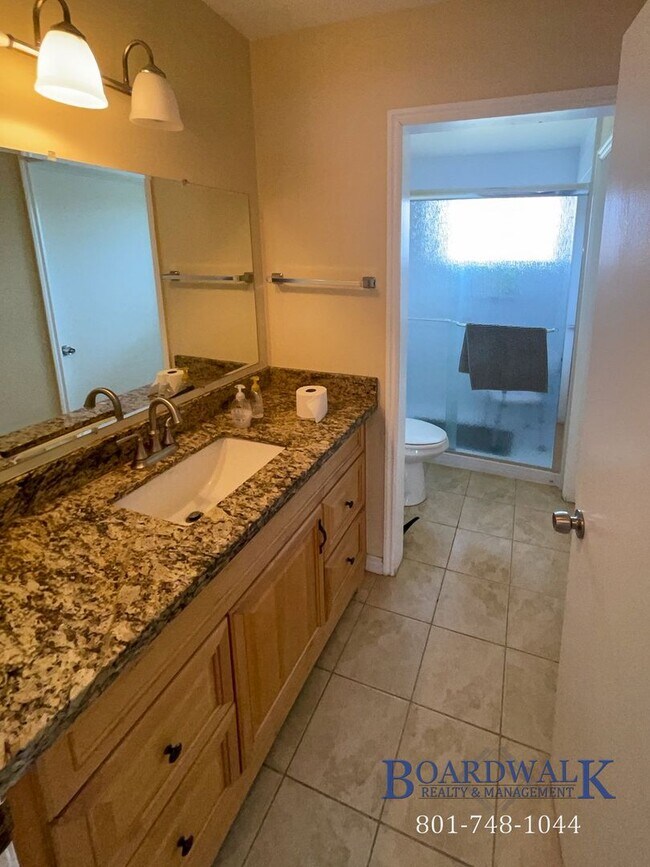 Building Photo - 2827 E Bridgewater Dr