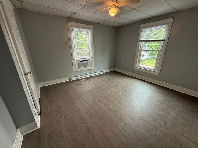 Building Photo - Spacious 4 Bedroom, Cambridge Home with Large Yard, Office & Front Porch Near Downtown Waterfront!