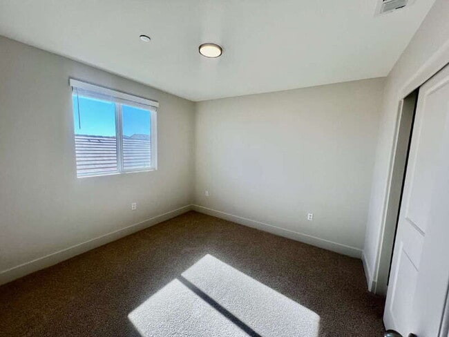 Building Photo - 3215 Center Dr