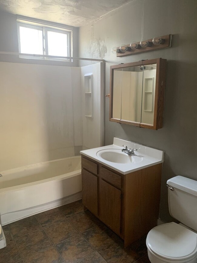 Building Photo - SPACIOUS HOUSE WITH EVERYTHING YOU NEED - AVAIL AUGUST!