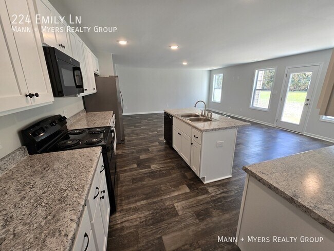 Building Photo - 224 Emily Ln