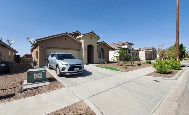 Building Photo - East El Paso 4 bed Refrig A/C