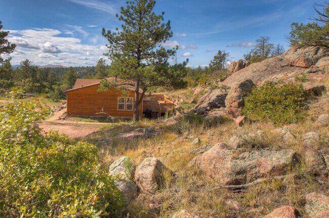 Building Photo - Wonderful Rural Home!
