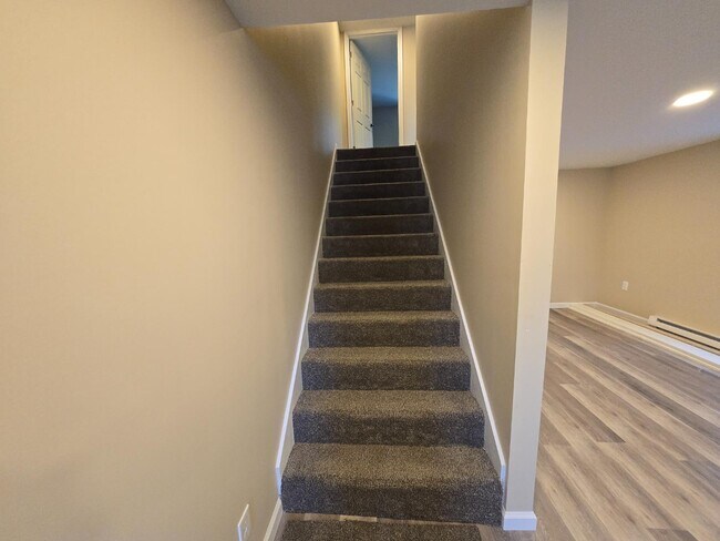 Building Photo - 109 2nd St