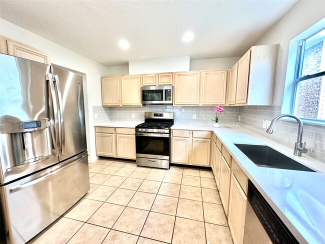 Building Photo - 25311 Clover Ranch Dr