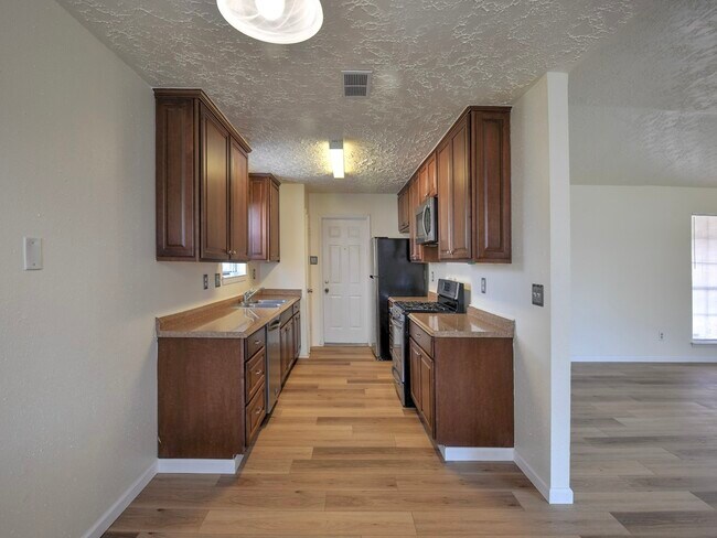 Building Photo - 1934 Feather Ridge Dr