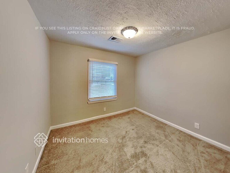 Building Photo - 300 Banberry Dr SE