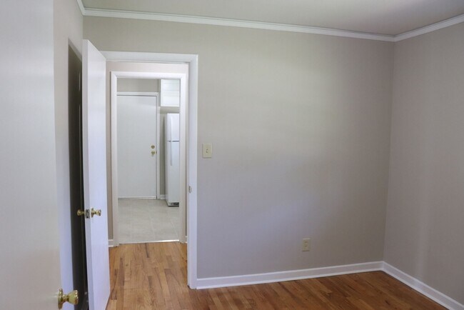 Building Photo - 3-Bedroom thats move-in ready and just wai...