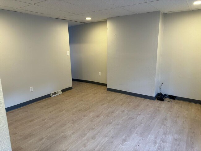 Building Photo - 847 Flemington St