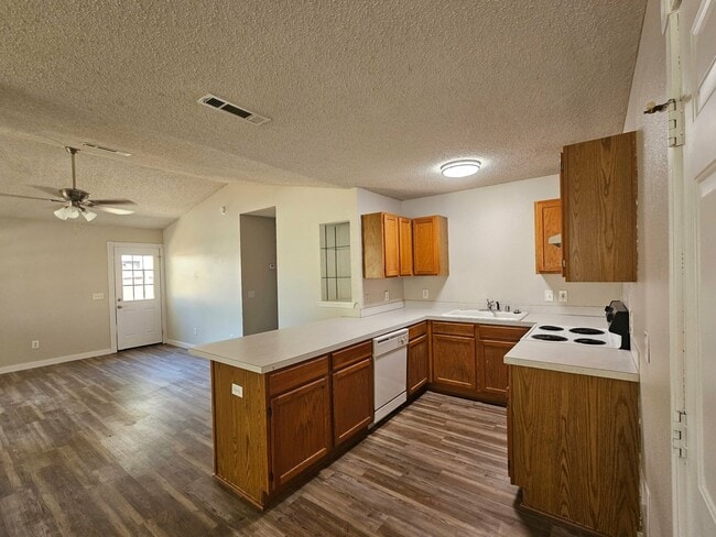 Building Photo - 1111 Tunbridge Dr