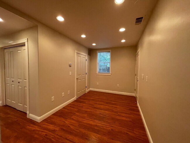 Building Photo - Spacious 2 Bedroom, 2 Bath, 2 Car Garage with Washer Dryer!