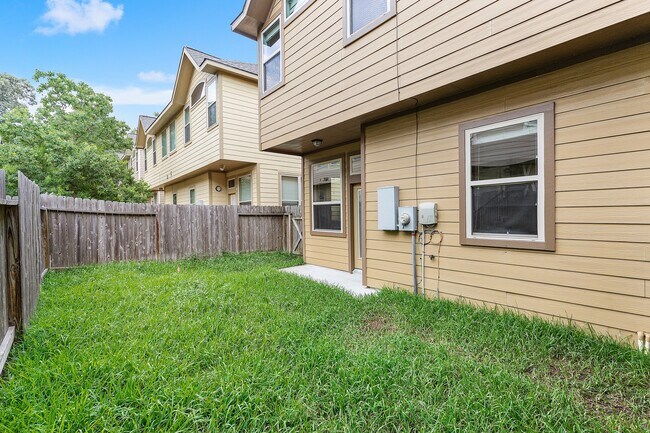 Building Photo - 7 Cheswood Manor Court