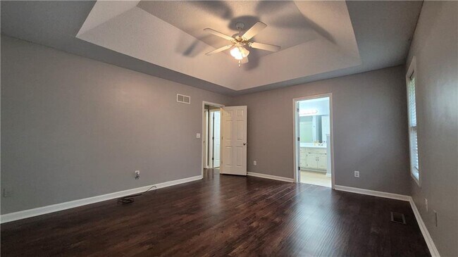 Building Photo - 2064 Queensbury Dr