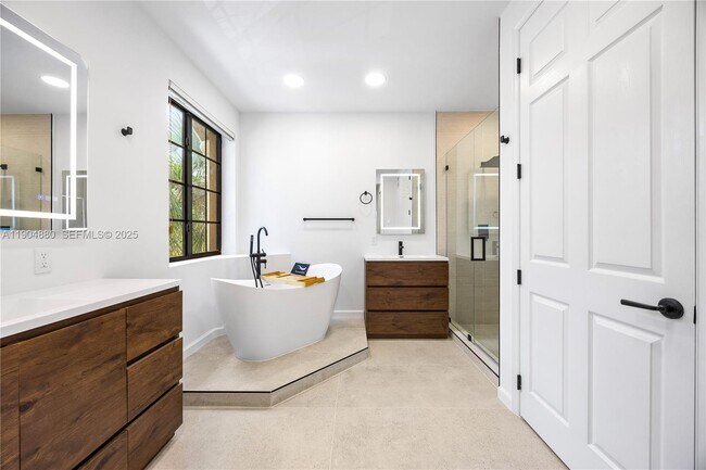 Building Photo - 2790 Center Ct Dr