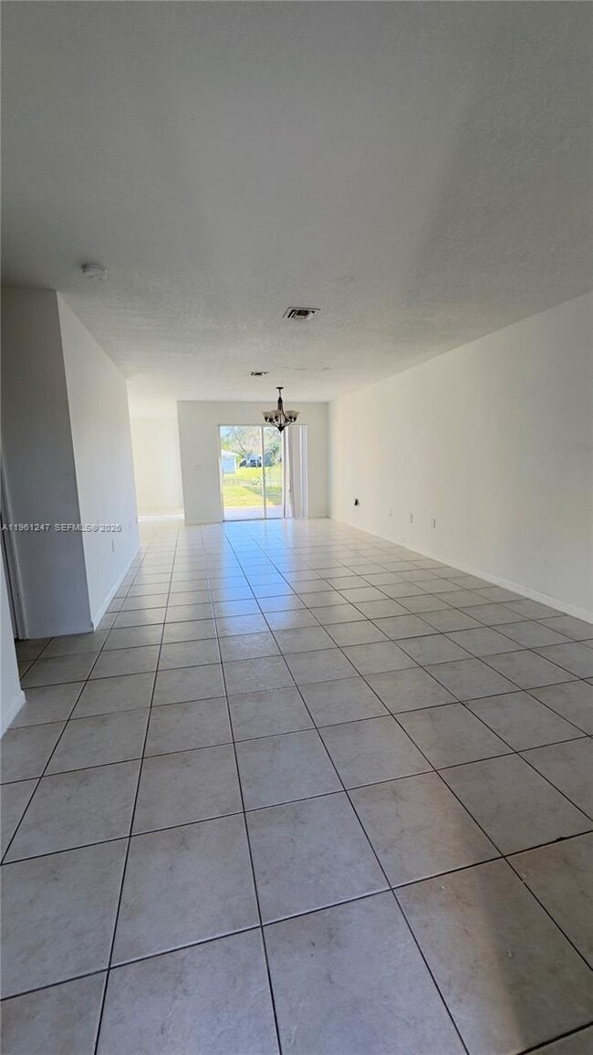 Building Photo - 4024 Eastridge Cir