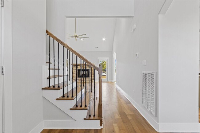 Building Photo - NEW Move in Ready Home!