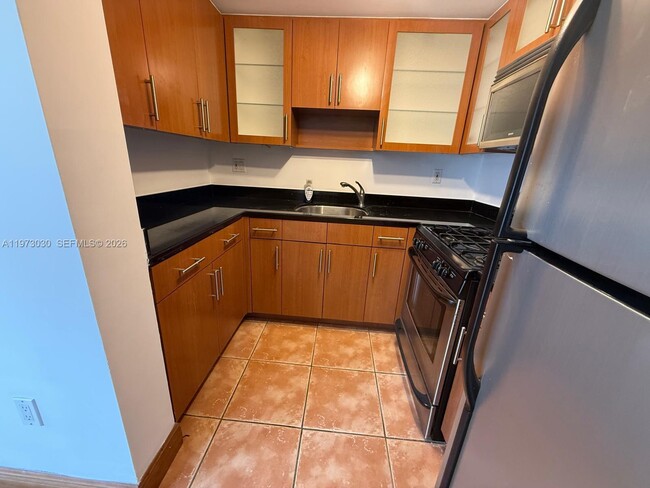 Building Photo - 2539 S Bayshore Dr