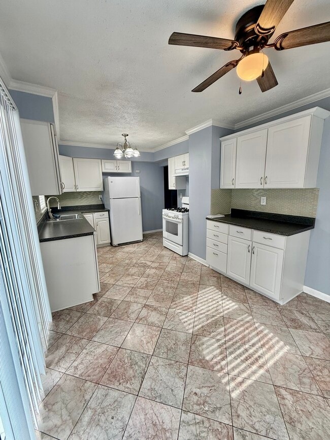 Building Photo - 723 Glendale Ave