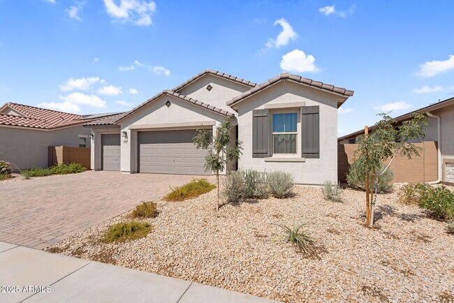 Building Photo - 18570 W Honeysuckle Dr