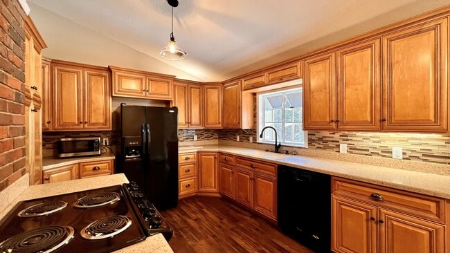 Building Photo - 490 Scott Ln