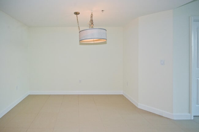 Building Photo - 480 Hibiscus St
