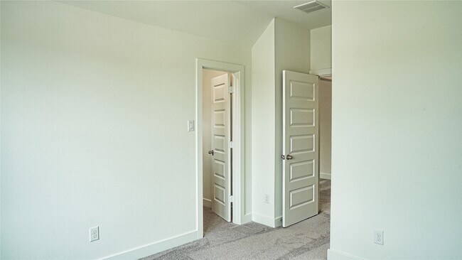 Building Photo - 7102 Grassland Vis Ln