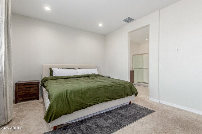 Building Photo - 3872 N 103rd Ave