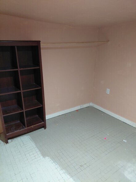 Building Photo - 1037 E Philadelphia St