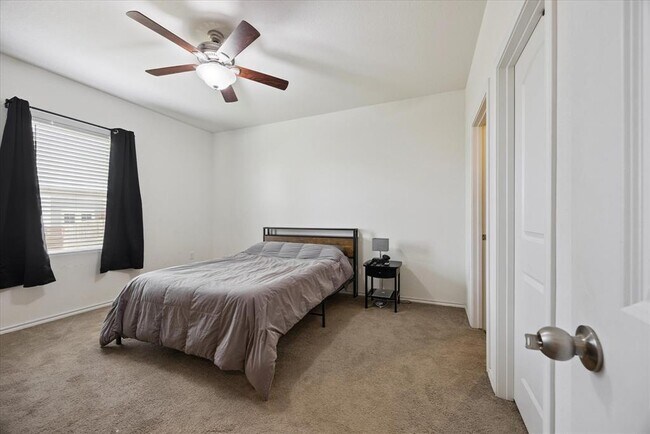 Building Photo - 6401 Graymont Dr