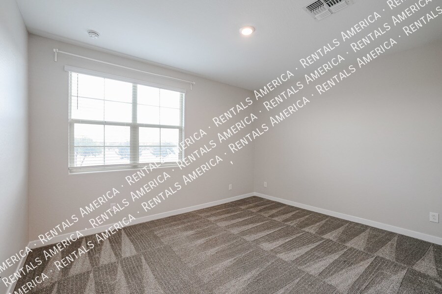 Building Photo - 1103 E Newland Dr