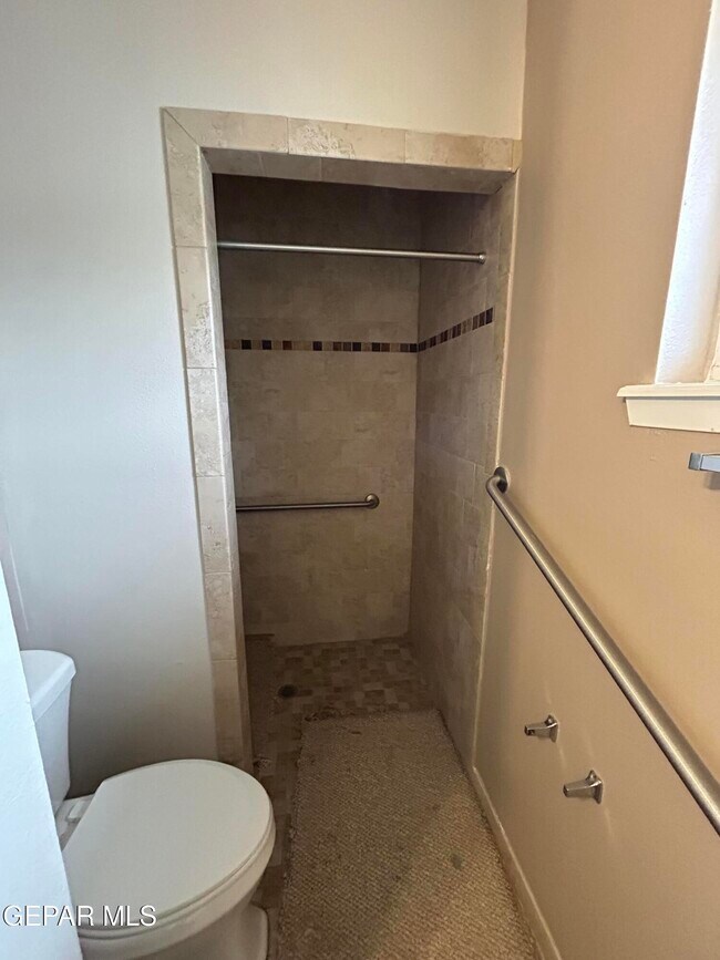 Building Photo - 5125 Sweetwater Dr